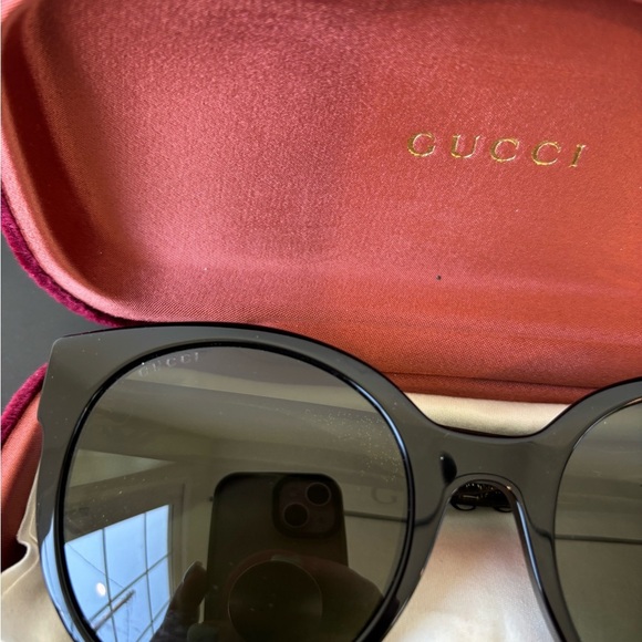 Gucci Black Sunglasses - Picture 2 of 7